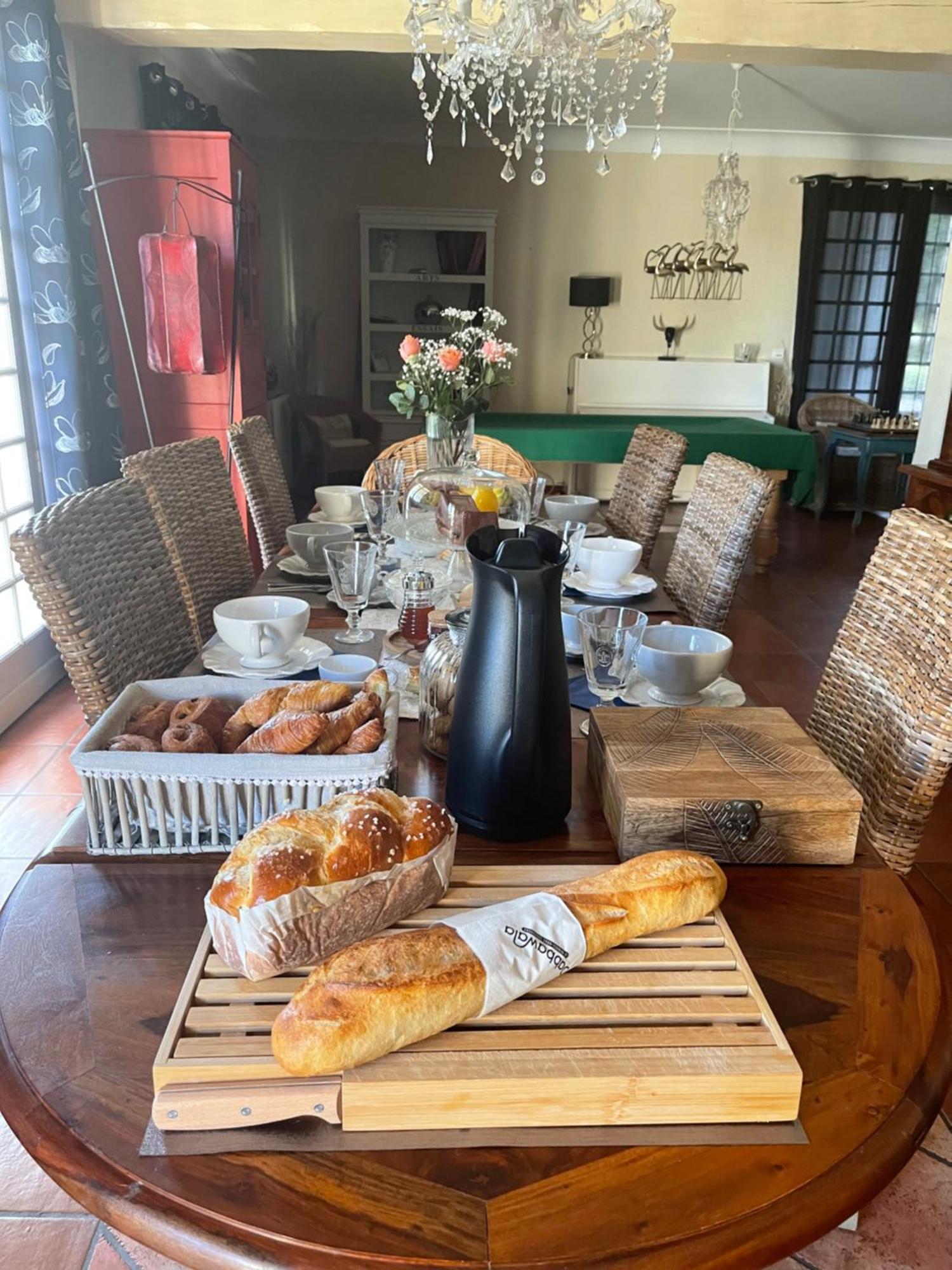 Bed and Breakfast La Belle Chaumière à Bretagne-de-Marsan Extérieur photo