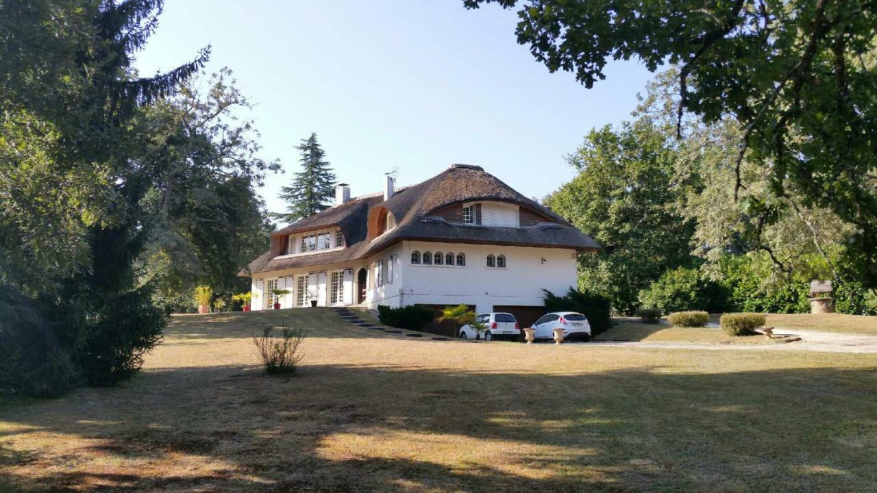 Bed and Breakfast La Belle Chaumière à Bretagne-de-Marsan Extérieur photo